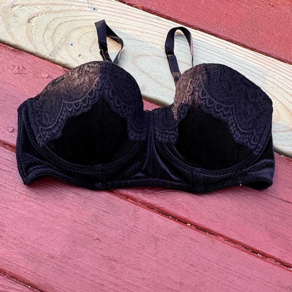 Adore Me Women’s Black Lace And Corduroy Underwire 34DD Bra